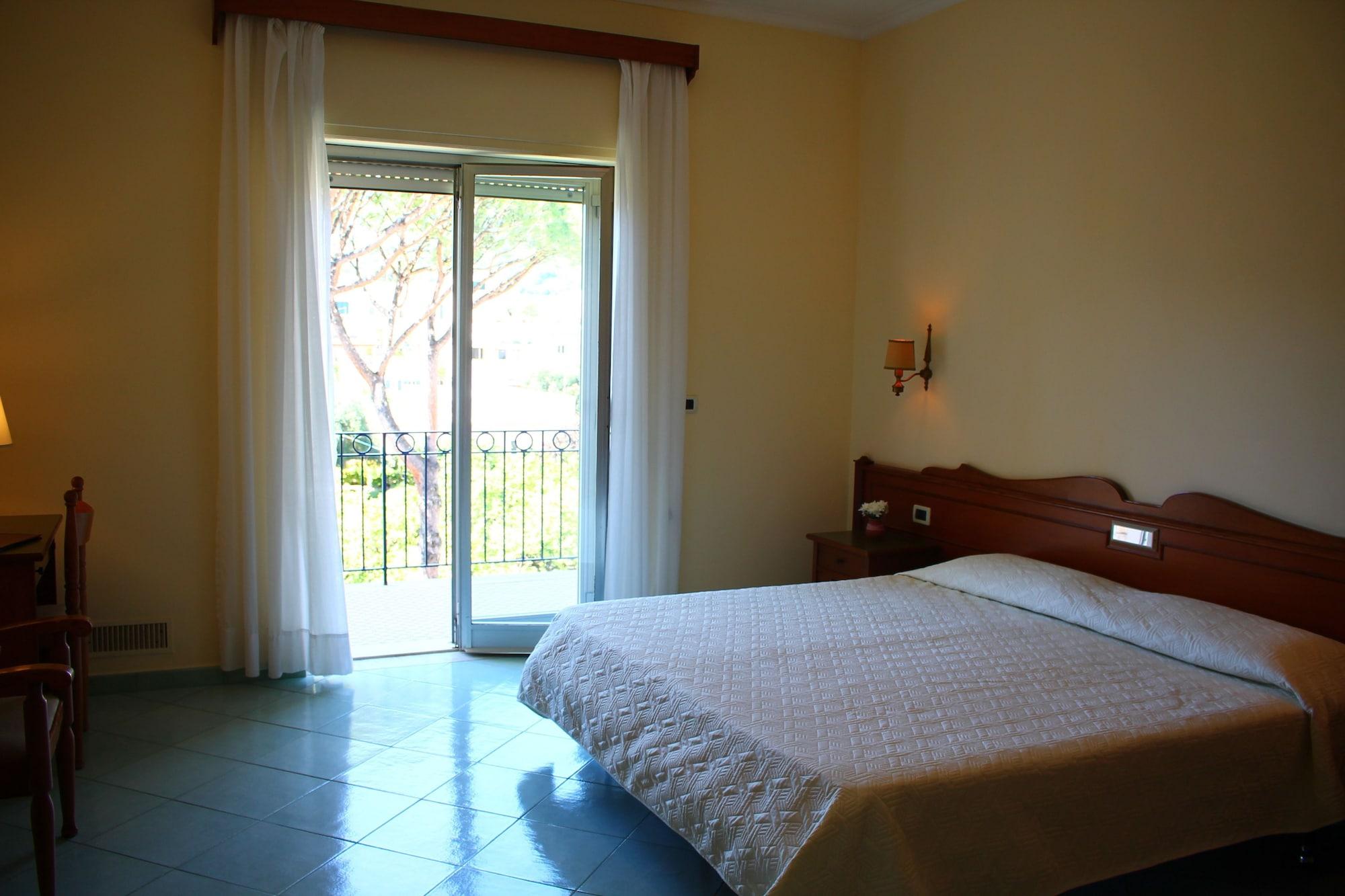 איסקיה Hotel Terme Alexander מראה חיצוני תמונה
