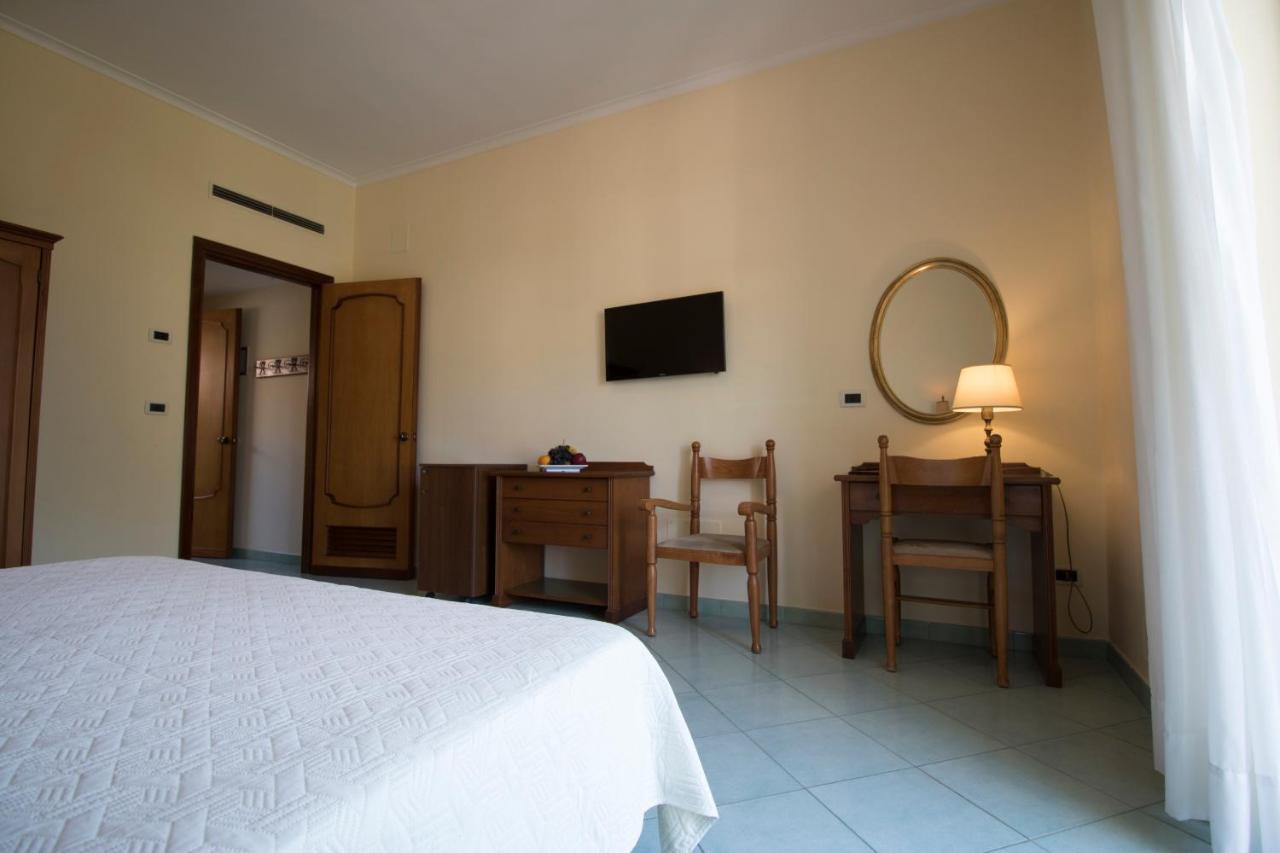 איסקיה Hotel Terme Alexander מראה חיצוני תמונה