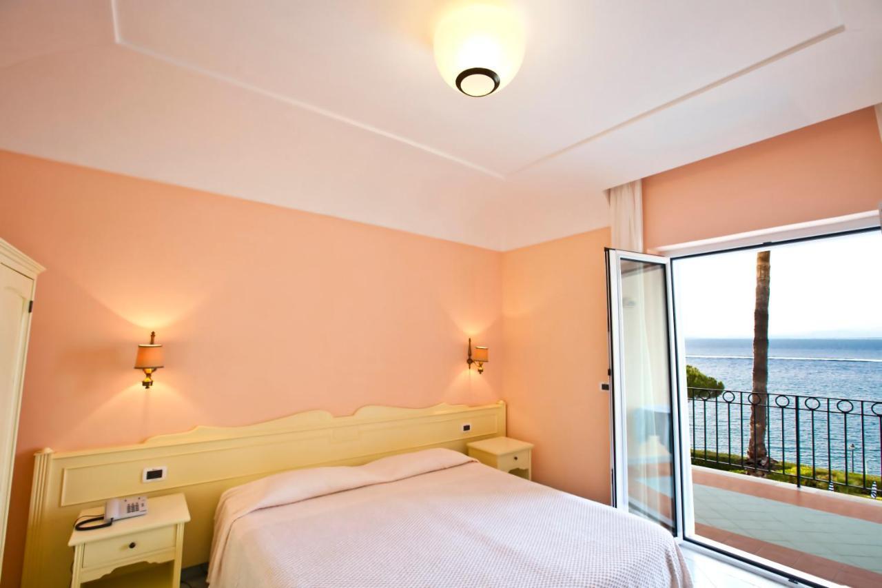 איסקיה Hotel Terme Alexander מראה חיצוני תמונה