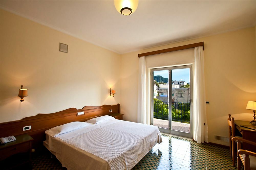 איסקיה Hotel Terme Alexander מראה חיצוני תמונה